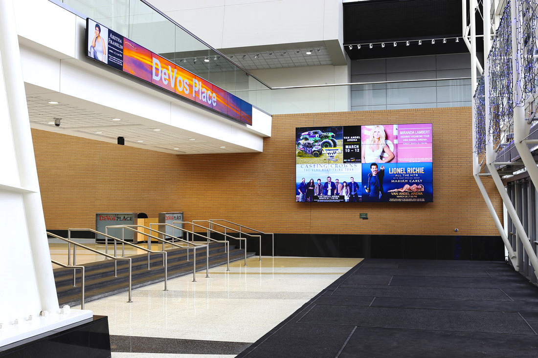 Digital signage in corporate communications image