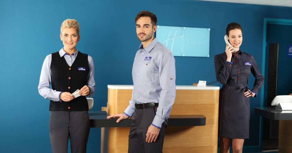 holiday inn dress code employee Holiday Inn Front Desk Employee Outfit