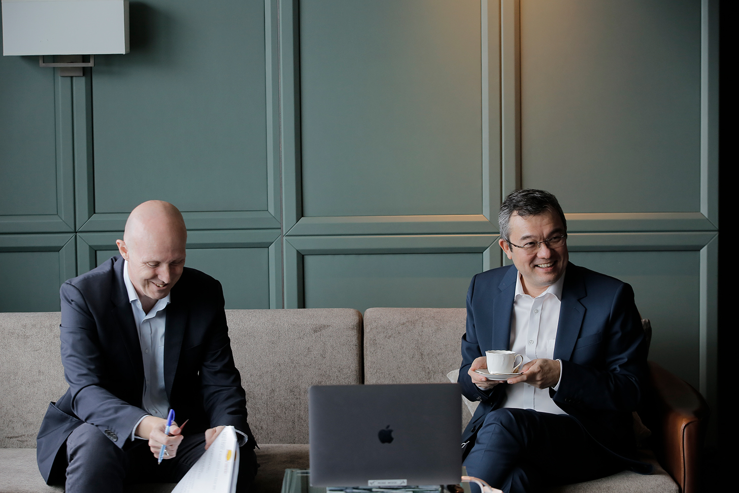 TTF 2020 Bangkok Edition: keynote speaker Centara Hotels & Resorts CEO Thirayuth Chirathivat (right) interviewed by Delivering Asia Communications CEO, David Johnson. — Photo by C9 Hotelworks Ltd.