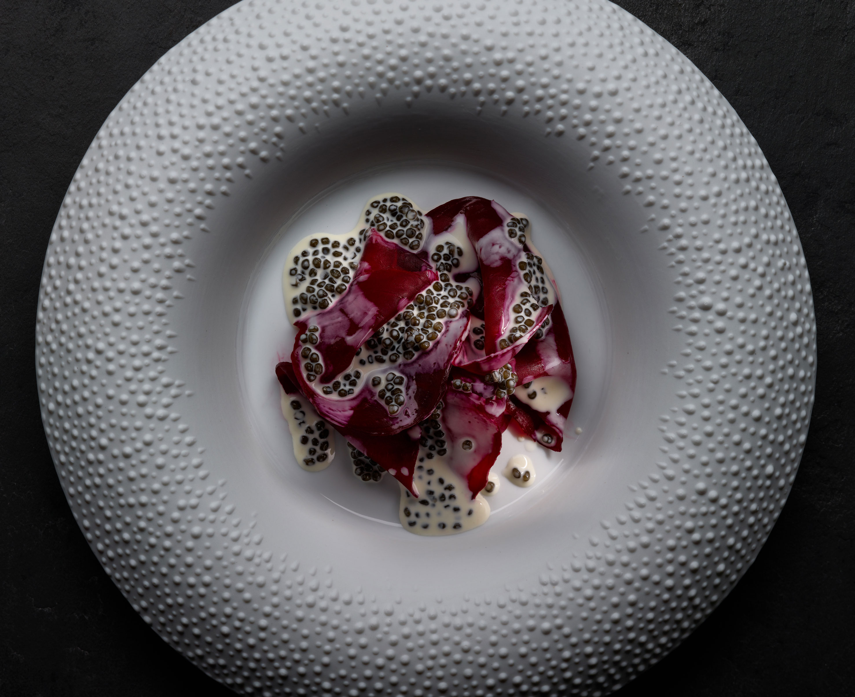 Betterave, sauce caviar Osciètre— Photo by @lopezdezubiria