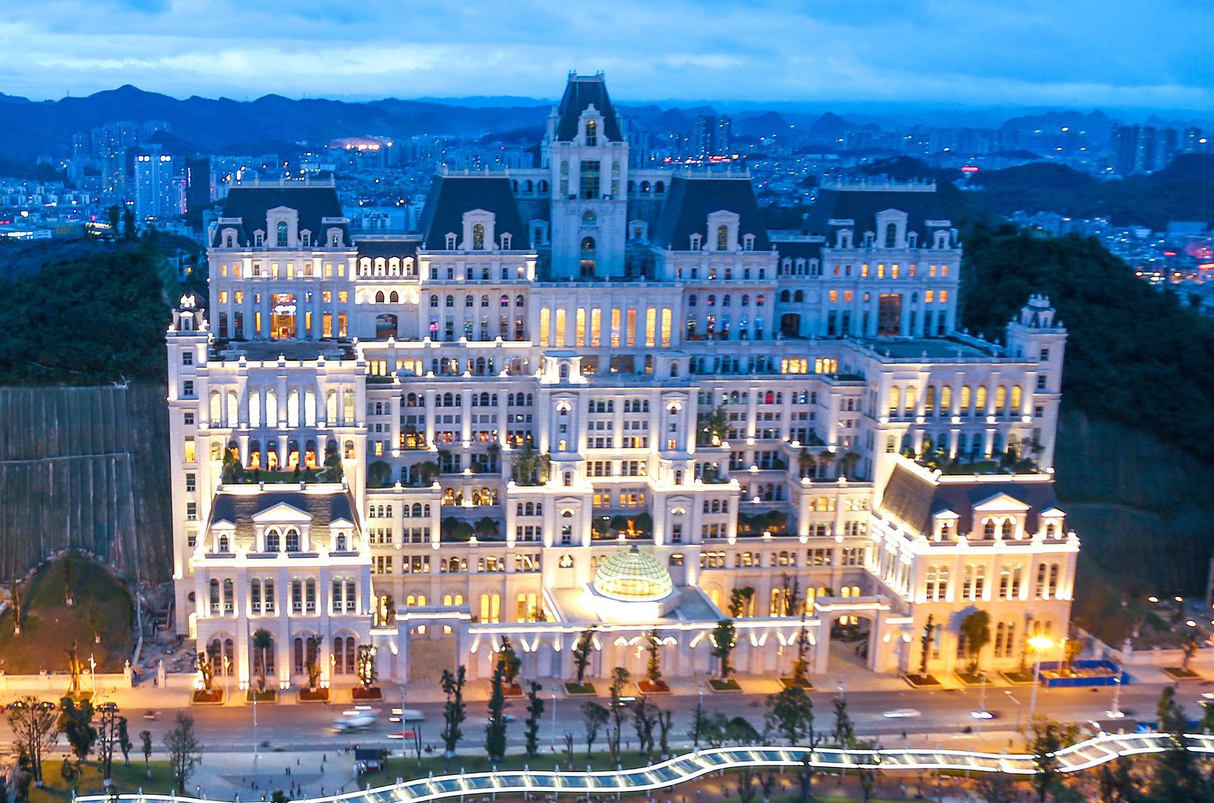 Le Guiyang Art Centre Hotel, Emblems Collection — Photo by Accor