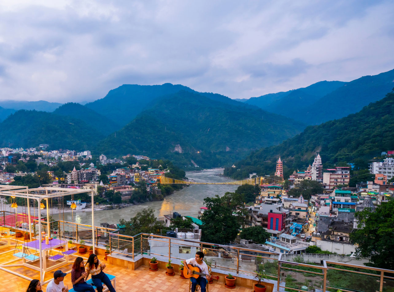 goSTOPS Rishikesh Lakshman Jhula — Photo by Booking.com