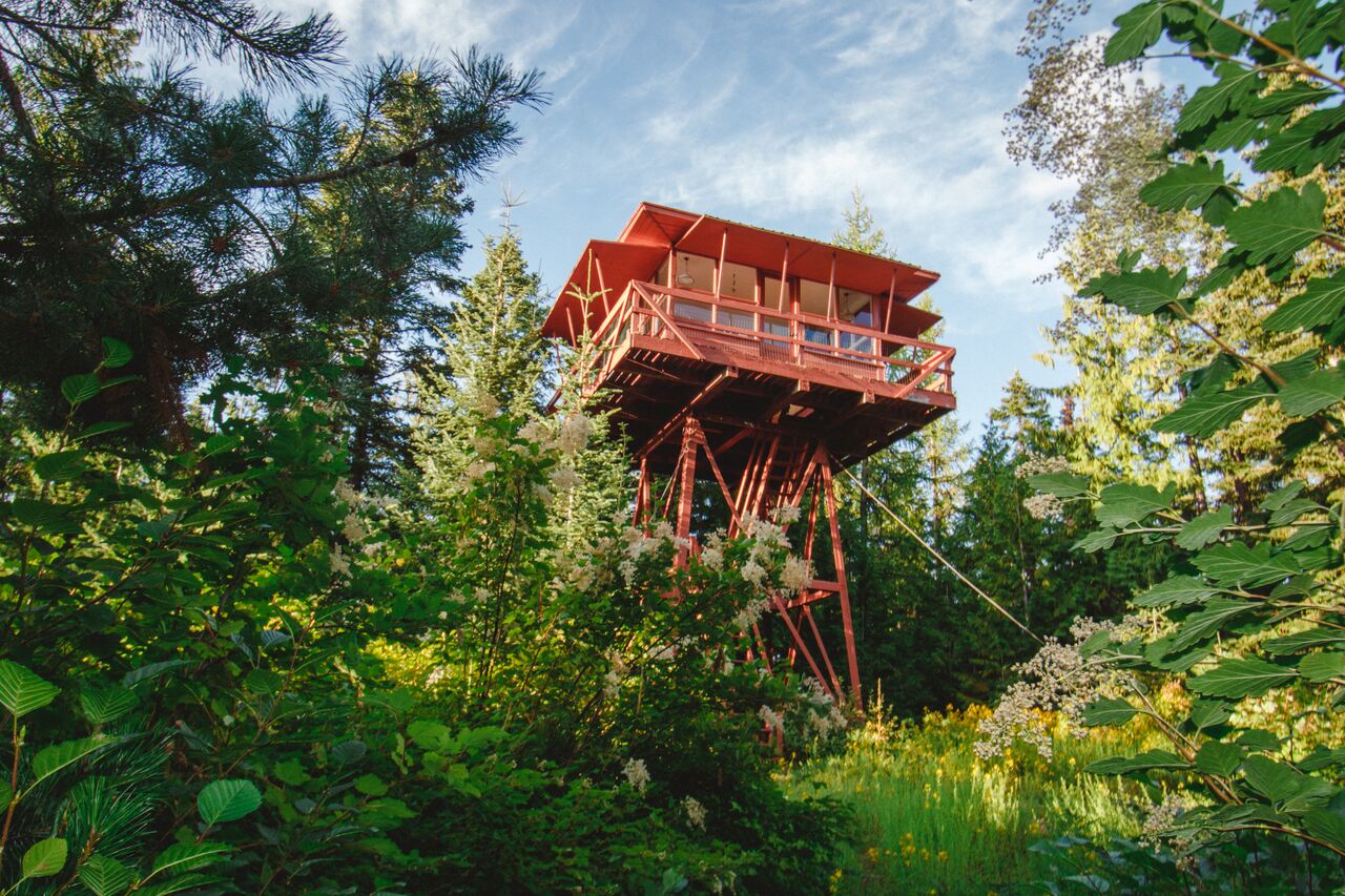 Crystal Peak Lookout  (Fernwood, ID, United States) — Photo by Airbnb