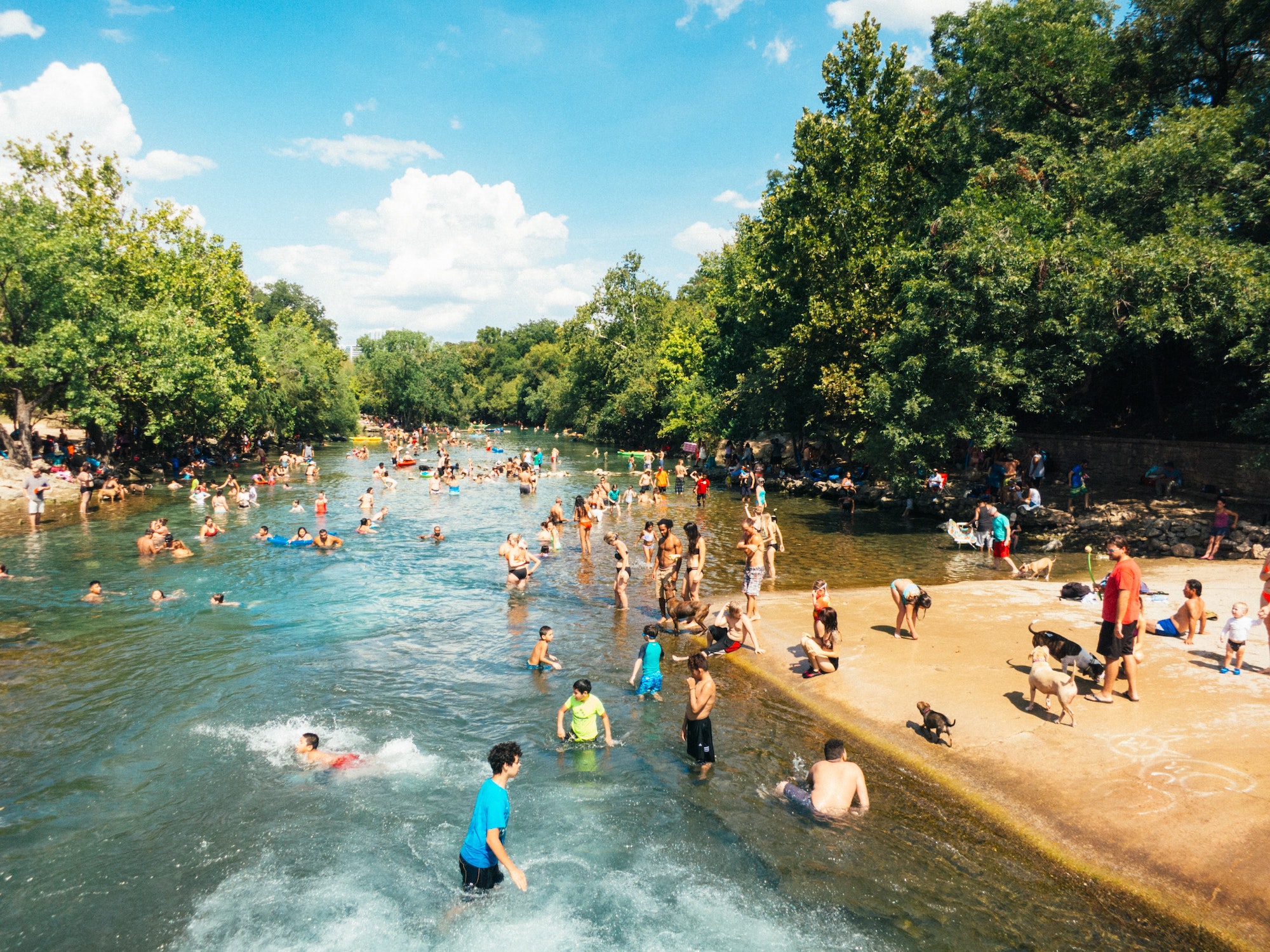 Piscine municipale de Barton Springs, Austin, États-Unis — Image de Tomek Baginski sur Unsplash