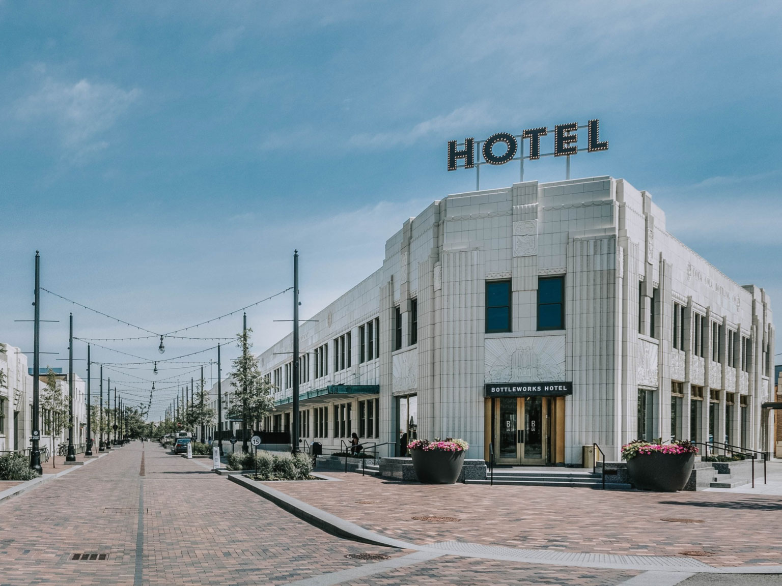 Bottleworks Hotel – Indianapolis, IN — Photo by BLLA