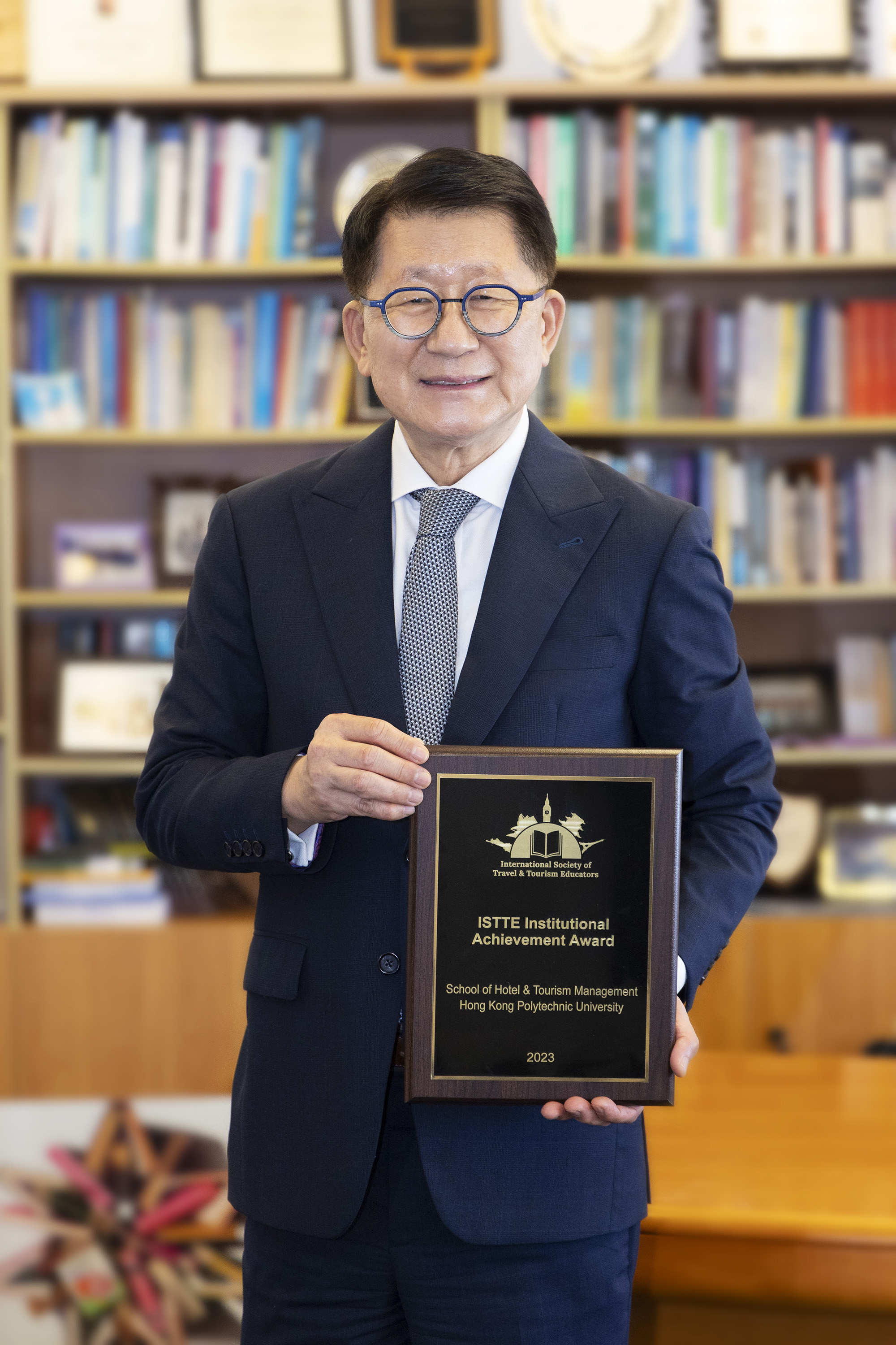 SHTM Dean Kaye Chon with the 2023 ISTTE Institutional Achievement Award

— Source: Hong Kong Poly