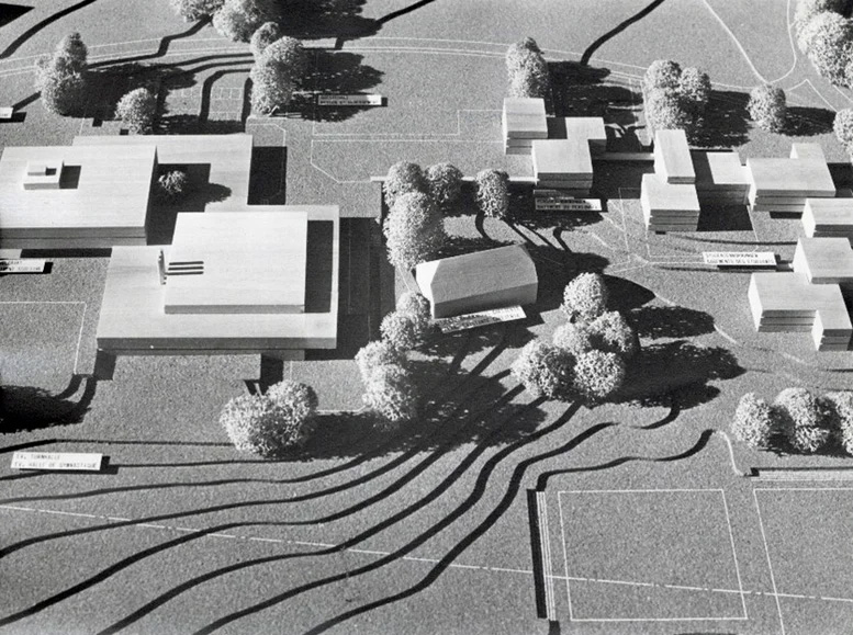 Figure 4: Photograph of the first model of the Nouvelle École, 1972. [EHL Archives, Fonds audiovisuel, CH-000963-7 AV-PH-BH-1972-3-1-1, 1972.]— Source: EHL