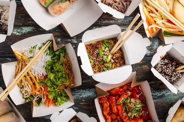 Besides helping the environment, what other benefits can restaurants see from green food packages?