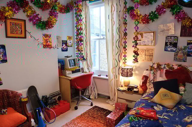 Over Half of The Nation Feel Nostalgic For a 1980s Christmas - Relive The Magic With Booking.com in a Tinsel-Tastic London Home