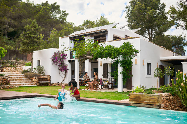 Booking.com’s Traveller Review Awards 2025 Recognize a Record 1.71 Million Partners, and Unveil the Year’s Most Welcoming Destinations