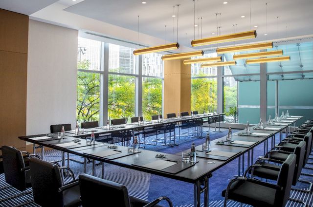 How to Provide Adaptive Meeting Spaces to Guests in All Verticals