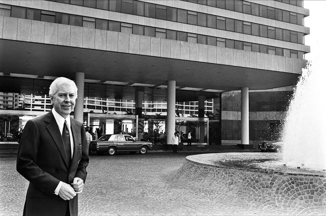 Regent Hong Kong Mourns the Passing of Visionary Founder Robert H. Burns