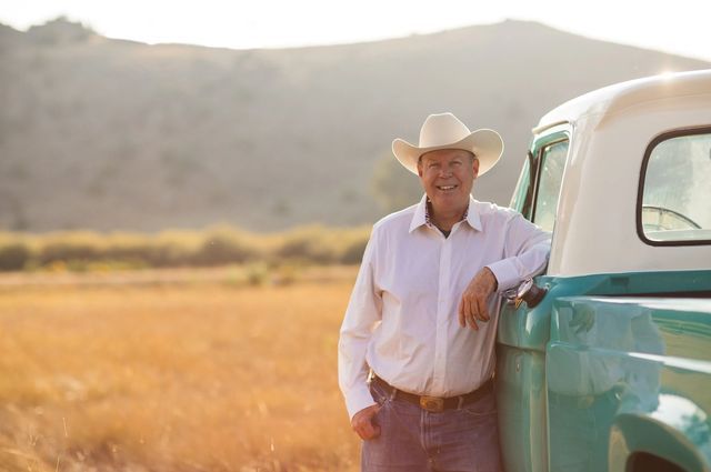 ISHC Honors Bruce White with the Pioneer Award at ALIS