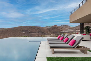 Make Sin City your playground with Christina Aguilera, now on Airbnb