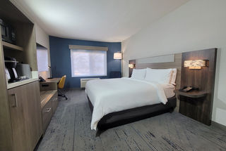 Holiday Inn Express San Diego South Cuts Costs and Boosts Efficiency with Anacove Smart Hotel Technology