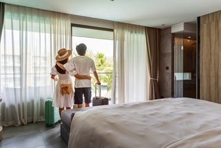 Upselling hotel examples: How top properties boost revenue with upsells