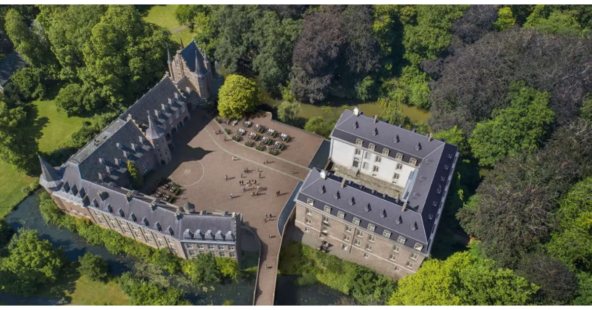Hilton opent eerste curiosacollectie van Nederland door Hilton Hotel in 14e-eeuws kasteel