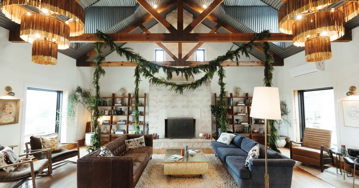 Delaware North acquires Cactus Moon Lodge, a resort-style, special-event venue near Austin, Texas