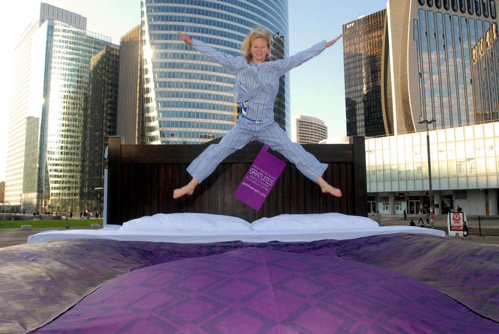 IHG hosts the World’s Biggest BedJump to celebrate the World’s Biggest Free Nights offer (Video)