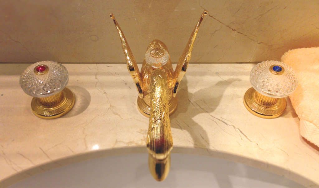 Gold taps and a peach towel - The Ritz Paris — Photo by EHL