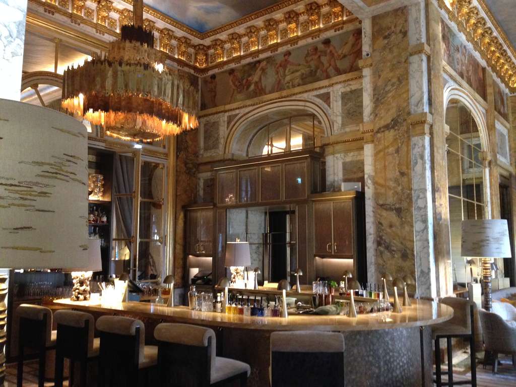 Hôtel de Crillon, Paris — Photo by Copyright Suzanne Godfrey