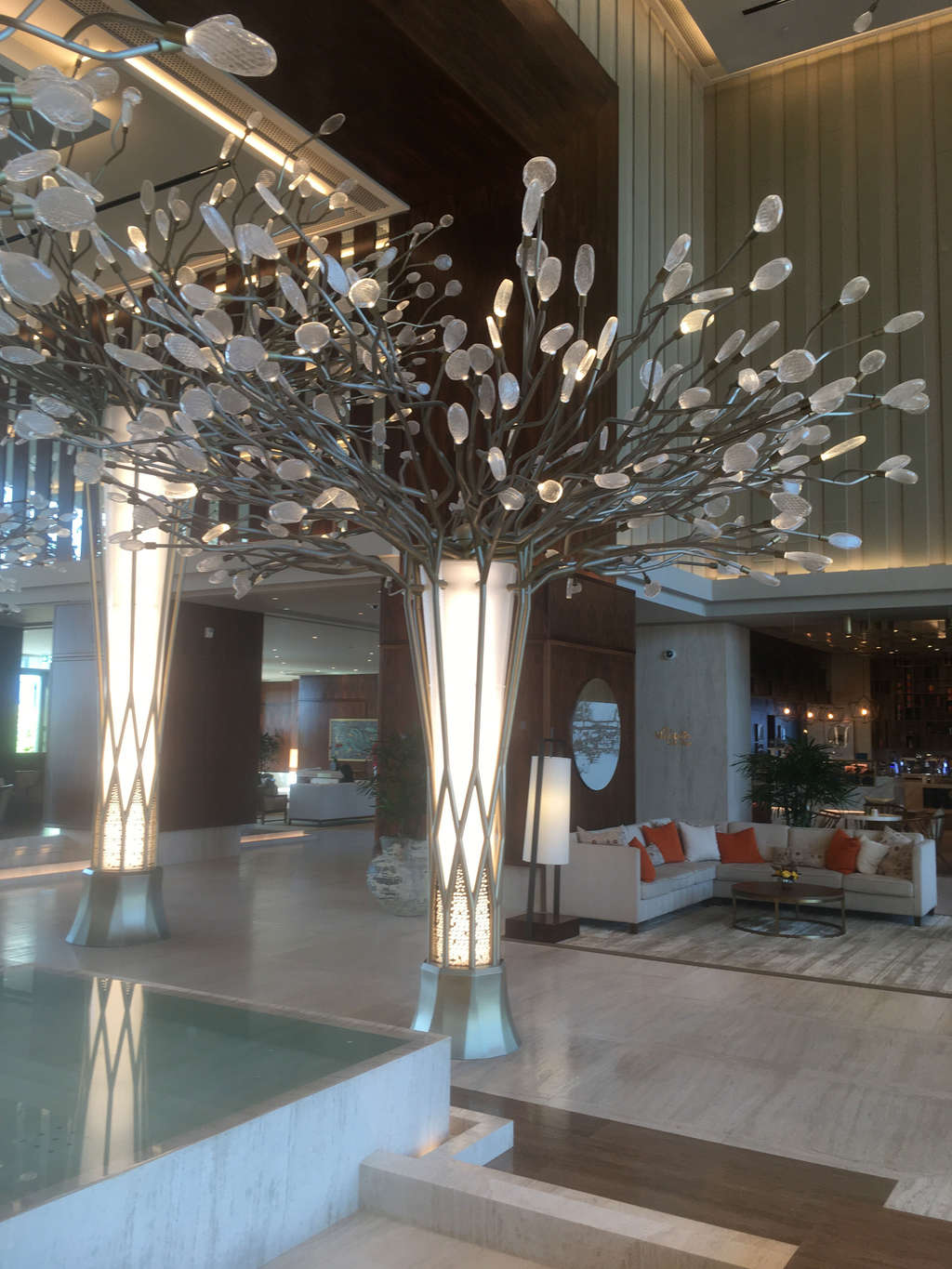 Lobby, Mandarin Oriental Jumeira, Dubai — Photo by copyright Suzanne Godfrey