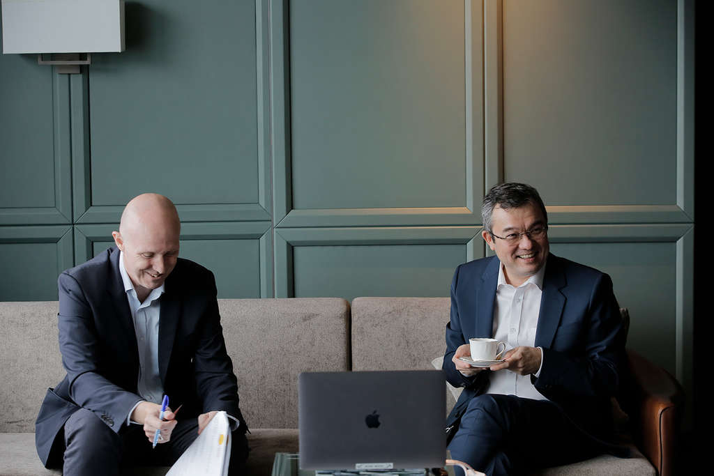 TTF 2020 Bangkok Edition: keynote speaker Centara Hotels & Resorts CEO Thirayuth Chirathivat (right) interviewed by Delivering Asia Communications CEO, David Johnson. — Photo by C9 Hotelworks Ltd.