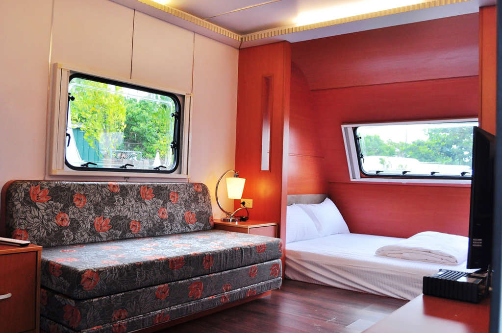 Kenting Houbihu Camping Car B&B — Photo by Booking.com