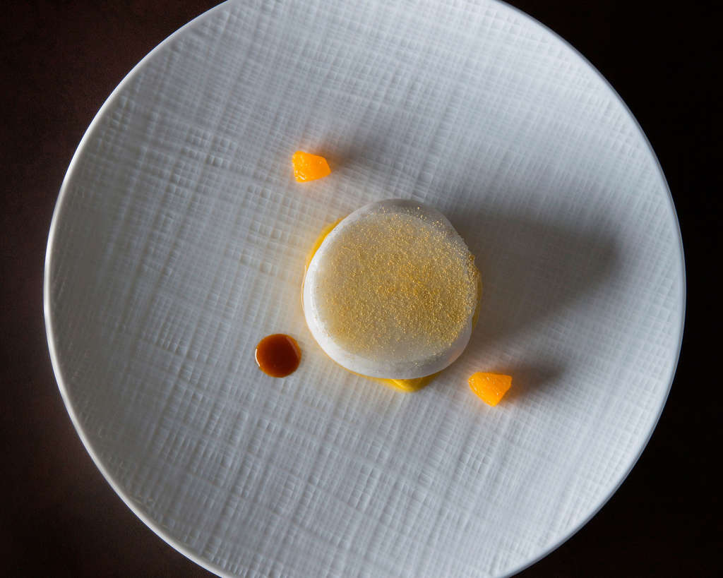 Naranjo en Flor — Photo by @EduardoTorres