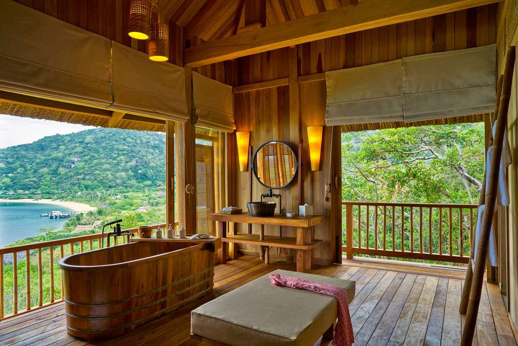 Tales Of A Tub: Breathtaking Bathtubs With A View