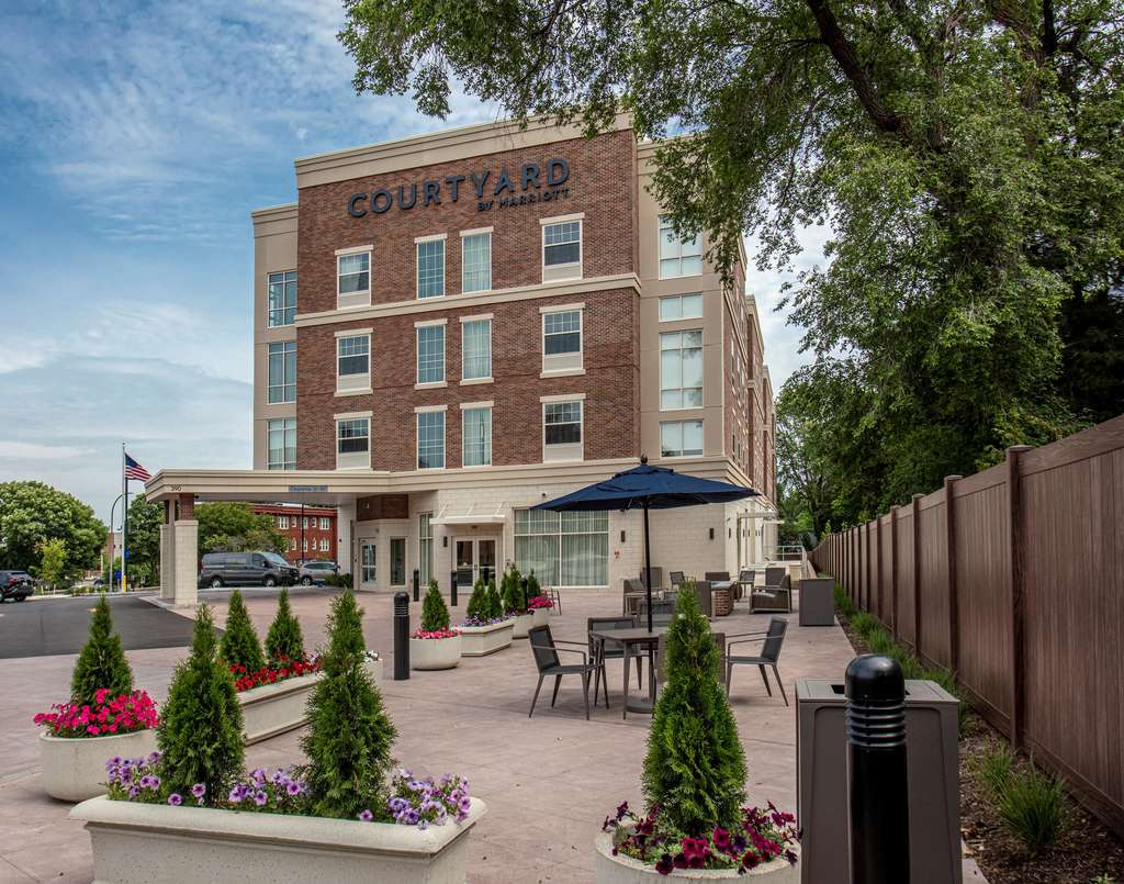 essex-hotel-management-adds-courtyard-by-marriott-rochester-downtown-to