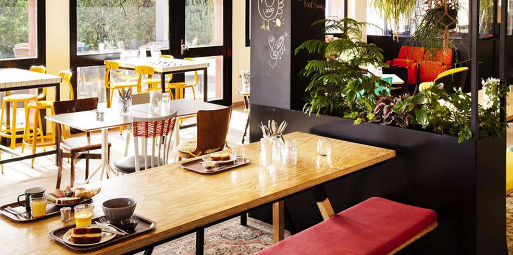 The green Beaune (France) transforms untouched breakfast brioches into a French toast cake which is served for breakfast the next day. — Photo by Accor