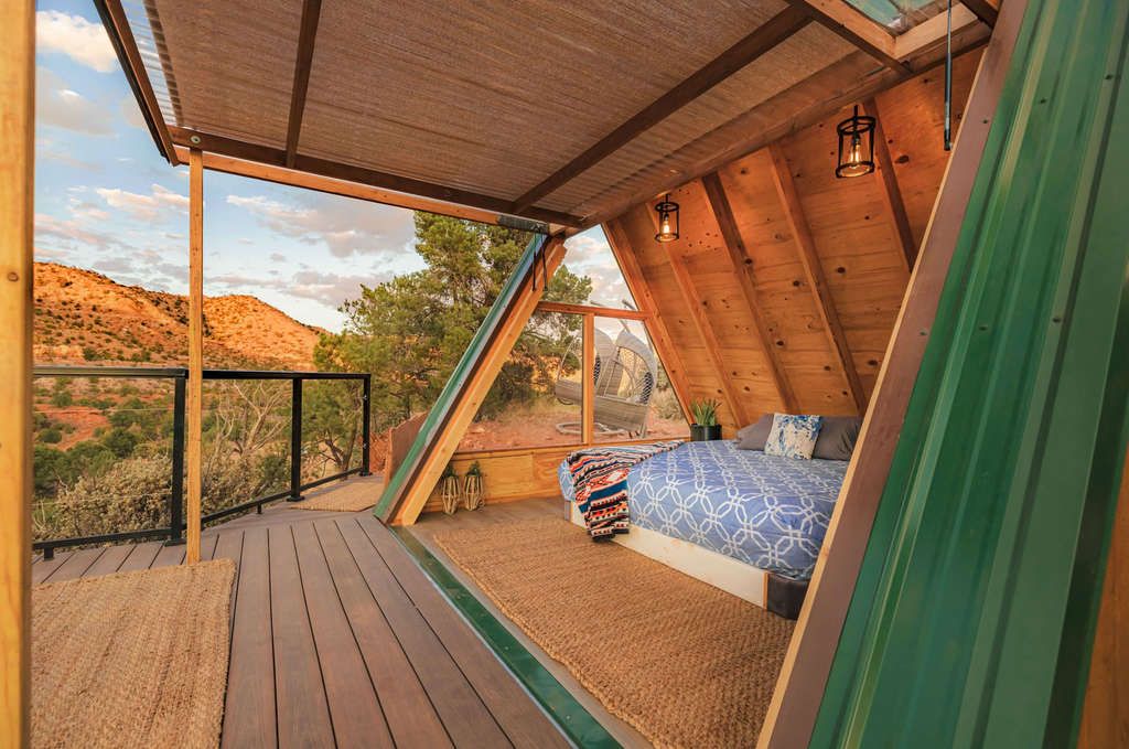 https://www.airbnb.com/rooms/51108720?source_impression_id=p3_1645780576_lR9WbLYm9sVTvjvD — Photo by Airbnb