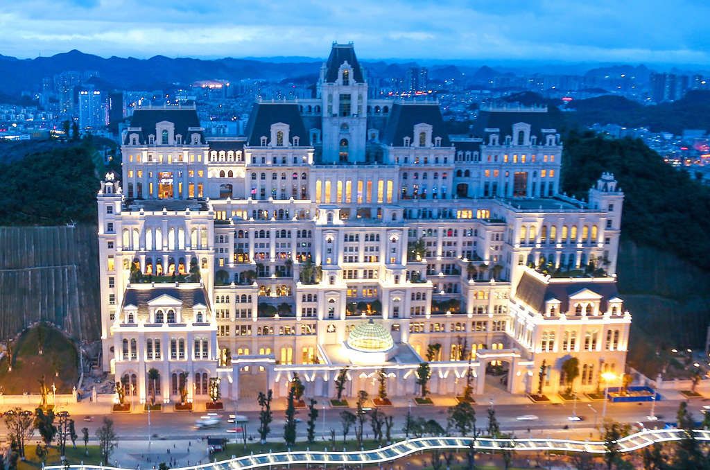 Le Guiyang Art Centre Hotel, Emblems Collection — Photo by Accor