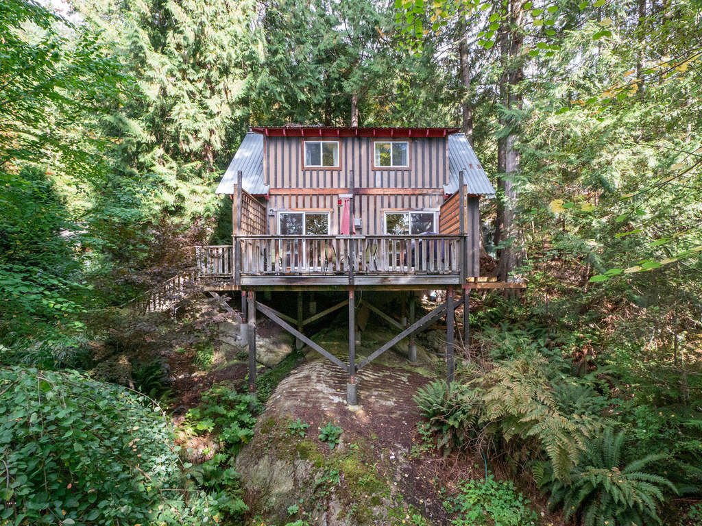 Cabin #2 - The Lily Pad, Sechelt, BC — Source: Airbnb