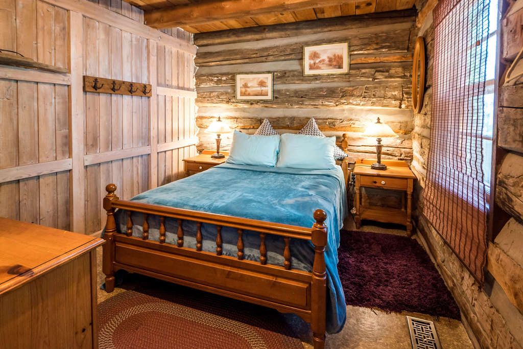 Beautiful Waterfront Cottage, Bailieboro, Ontario — Photo by Airbnb