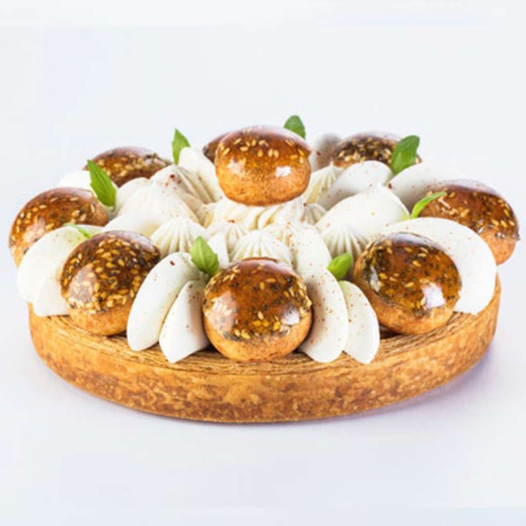 Saint-honoré tomate, basilic et fromage frais - les pâtisseries cuisinées— Source: EHL