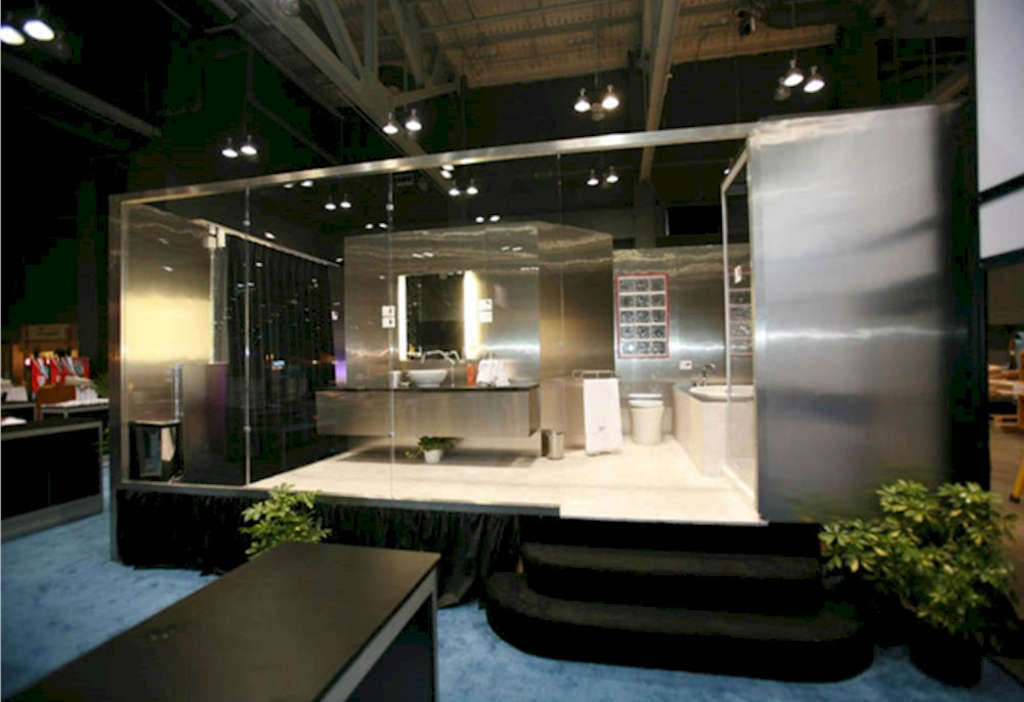 Guestroom 20x in Anaheim, CA (2009) — Photo by Highline College