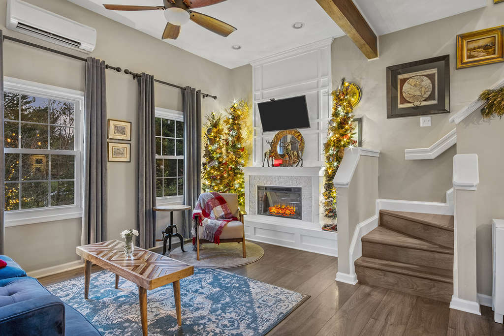 This 100-year-old Nokesville, Virginia farmhouse features fresh air, alpacas and a fully-functioning chimney for Santa. — Source: Airbnb