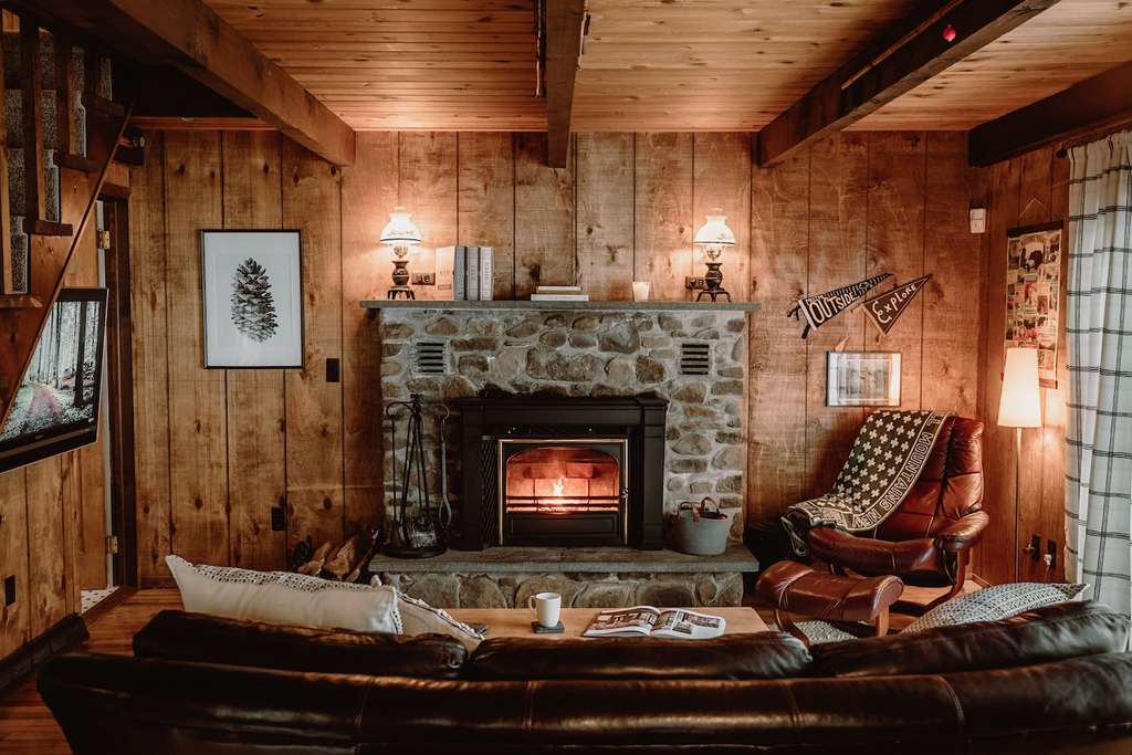 For a mantle fit for all of your stockings, look no further than this lakeside cabin in Roscoe, New York. — Source: Airbnb