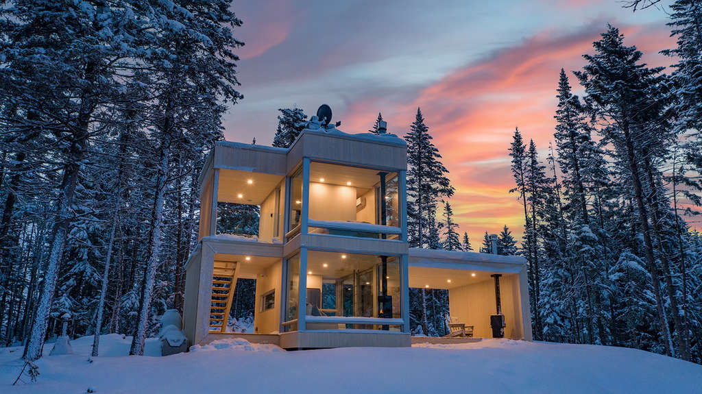 You can also find the holiday spirit at this tiny home in Lac-Beauport, Canada, surrounded by panoramic views of a majestic winter wonderland. — Source: Airbnb